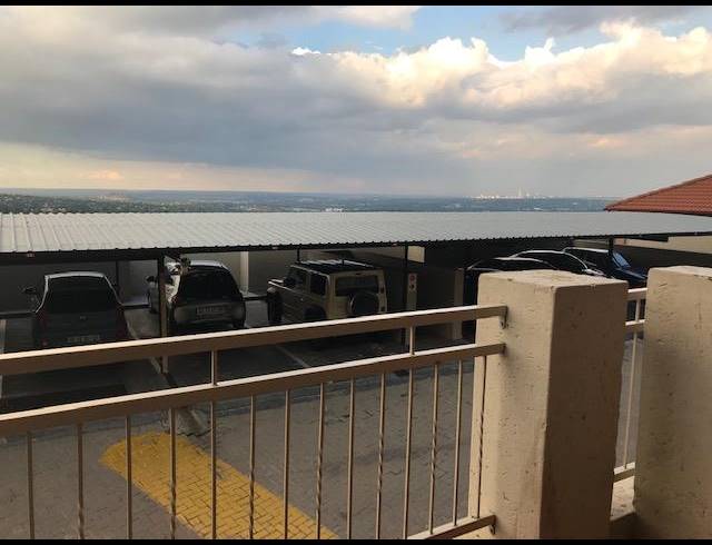 2 BEDROOM APARTMENT FOR SALE IN CONSTANTIA KLOOF